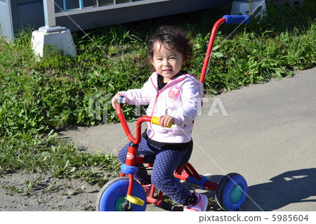 Komi and a tricycle! ! Komi and a tricycle! ! 5985604