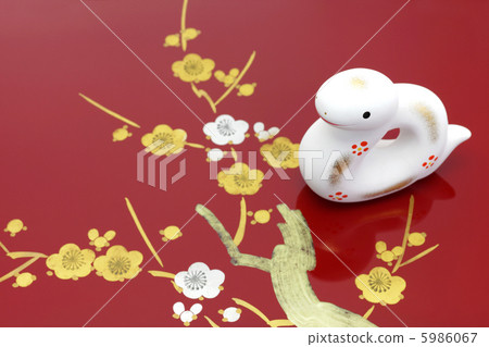 蛇年賀年片素材白蛇梅花 5986067