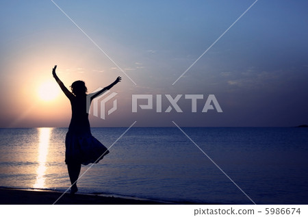 Happy sunset 5986674