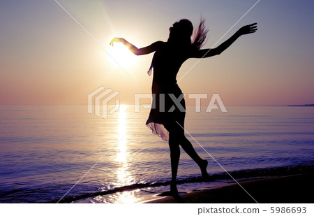 Dance at the sea 5986693