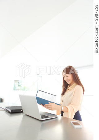職業婦女 5987259
