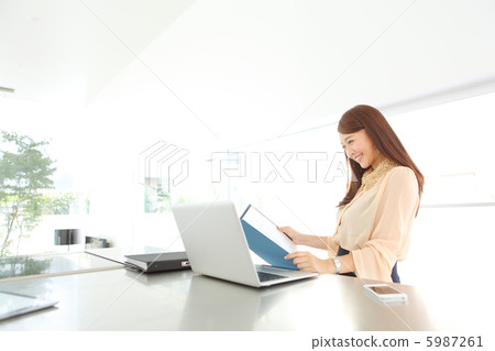 職業婦女 5987261
