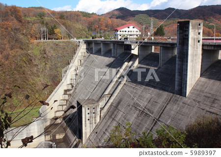 Tsunashi dam in November Tsunashi dam in November 5989397