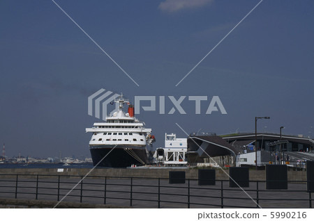 大碼頭的豪華班輪 5990216