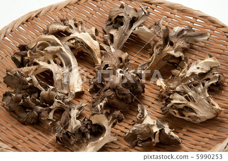 Dried mushrooms 5990253
