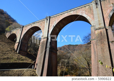 Usui Third Bridge (Megane Bridge) (Usui Pass Railway Facility / Annaka-shi Matsuida Town, Gunma Prefecture) 5990822