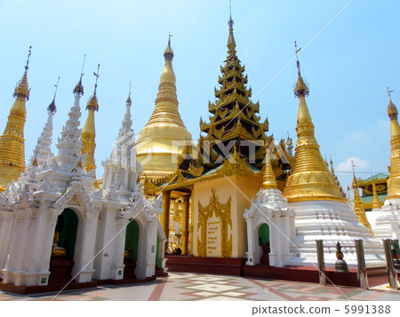 Daytime Shwedagon Payya 5991388