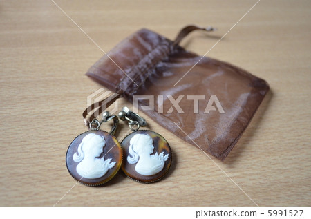 Earrings Earrings 5991527
