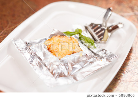 fish in the foil 5993905