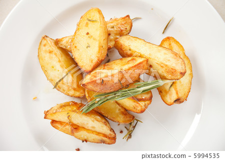 roasted potatoes 5994535