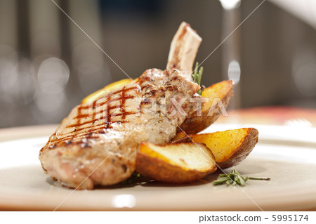Grilled meat ribs with potatoes Grilled meat ribs with potatoes 5995174