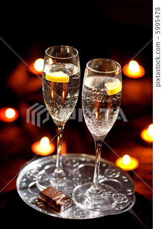 flutes of champagne flutes of champagne 5995478