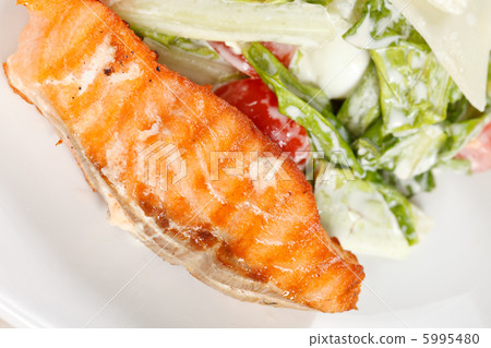 Fish steak with vegetables Fish steak with vegetables 5995480