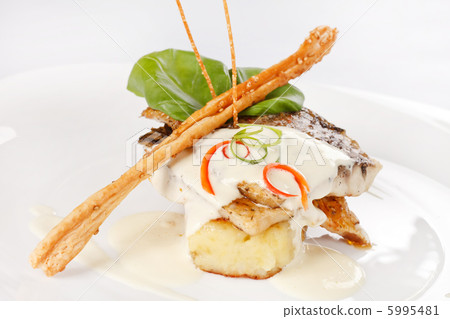Carp fillet on roasted potatoes Carp fillet on roasted potatoes 5995481