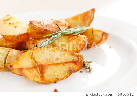 roasted potatoes 5995512