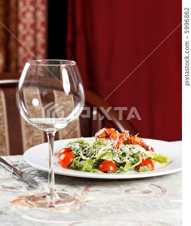 Fresh salad with shrimps Fresh salad with shrimps 5996862