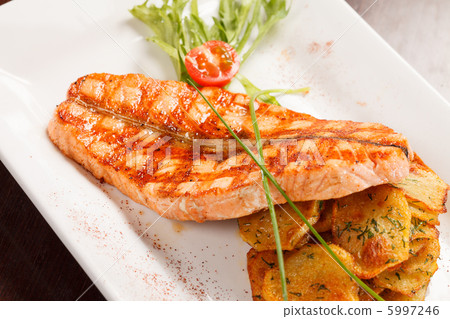 salmon steak with potatoes 5997246