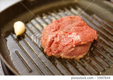 Meat frayed on fraying pan Meat frayed on fraying pan 5997644
