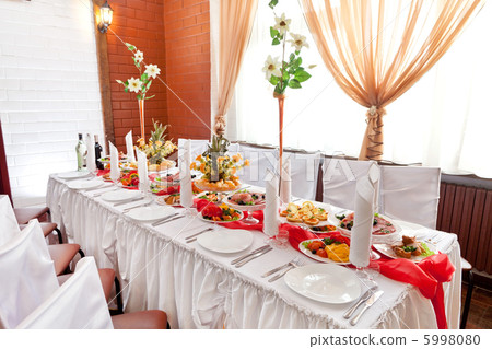 Wedding table setting 5998080
