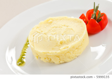 Mashed potato with tomato 5999135