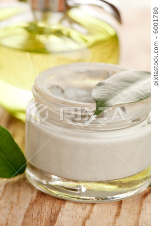 botte of organic cream 6001780