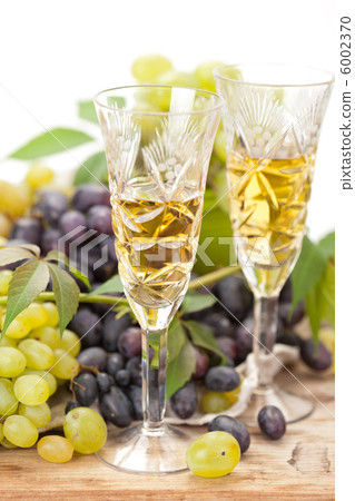 wine sampling 6002370