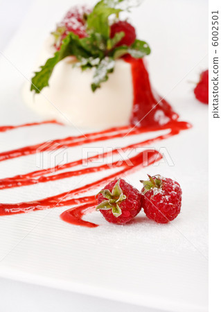Souffle with raspberry Souffle with raspberry 6002501