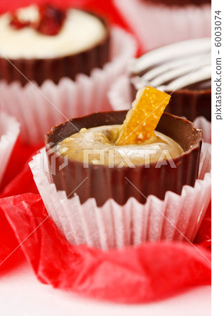 chocolate sweets 6003074
