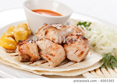 chicken with tortilla and sauce chicken with tortilla and sauce 6003365
