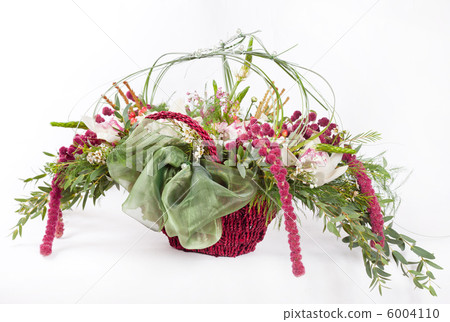 flowers in the basket 6004110
