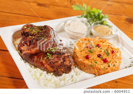 roast pork knuckle with cabbage 6004951