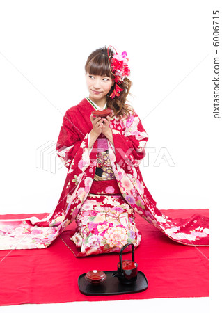 Woman in long-sleeved kimono 6006715