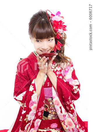 Woman in long-sleeved kimono 6006717
