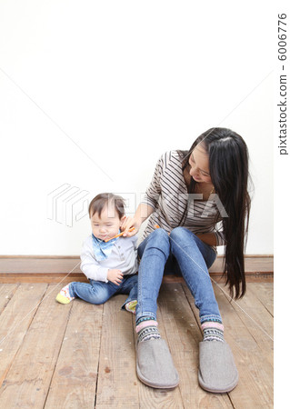 Tooth brush and mother 6006776