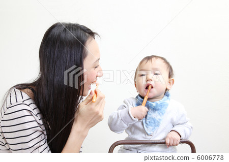 Tooth brush and mother 6006778