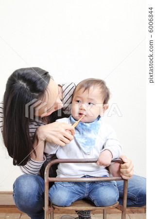 牙刷和母親 牙刷和母親 6006844