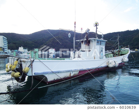Fishing boat Toda harbor 6010639