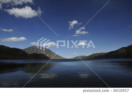 雄山和中禪寺湖 雄山和中禪寺湖 6010957