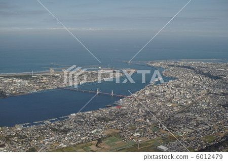 在Chone河口附近的Ch子市從天空拍攝 6012479