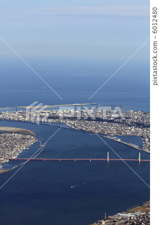 在Chone河口附近的Ch子市從天空拍攝 6012480