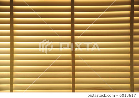 Wood blind up 3 6013617