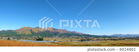 Panoramic autumn sunny Aso 6014901