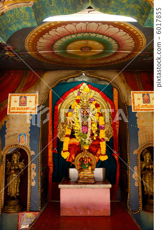 Sri / Villa Makari Amman Temple 6017855