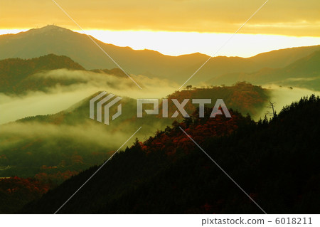 Sea of clouds 6018211