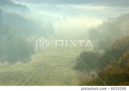 sunrise in the mountains. Cave city Eski-Kermen 6019199