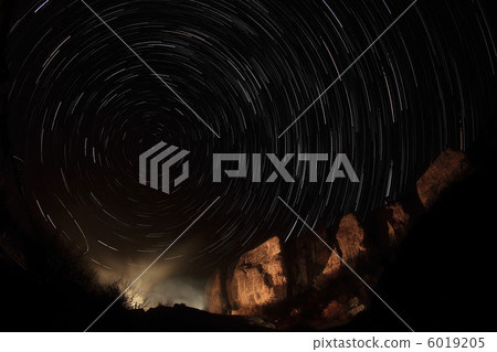 stars behind mountain 6019205