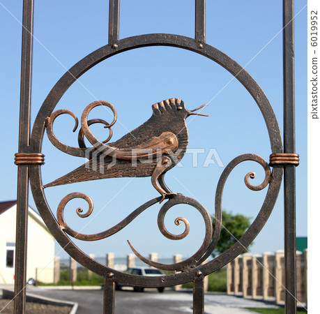 Piece of metal fencing 6019952