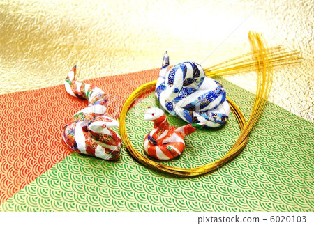 2013年新年賀卡·日本小吃家庭·坎皮紙等2日本紙綠色和背水·斜鳥瞰水平位置明信片 6020103