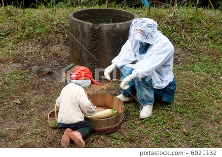 Scarecrow Well maternal child (lateral) 6021132