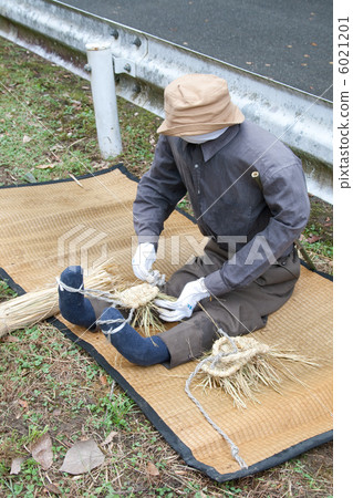 Scarecrow sandalwood making Scarecrow sandalwood making 6021201